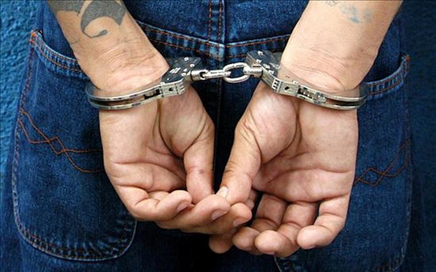 detenido-preso-policia